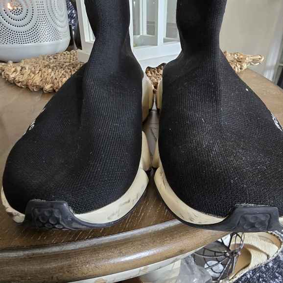 Balenciaga - Picture 11 of 16